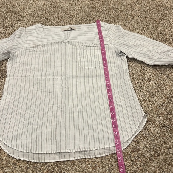 NWOT. Ann Taylor Loft Top. White with Blur Stripes. SZ XS - Picture 8 of 10